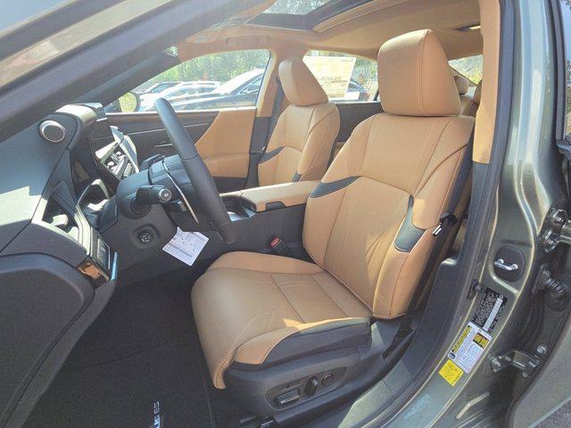 new 2025 Lexus ES 300h car, priced at $50,748