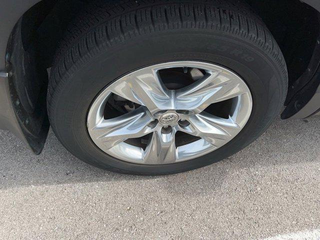 used 2015 Toyota Highlander car, priced at $16,414