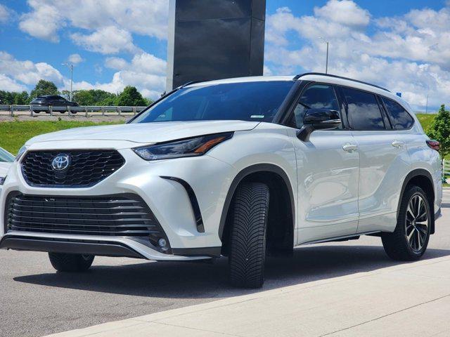 used 2022 Toyota Highlander car, priced at $36,862