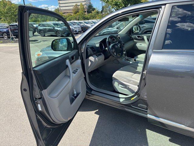 used 2013 Toyota Highlander car, priced at $13,946