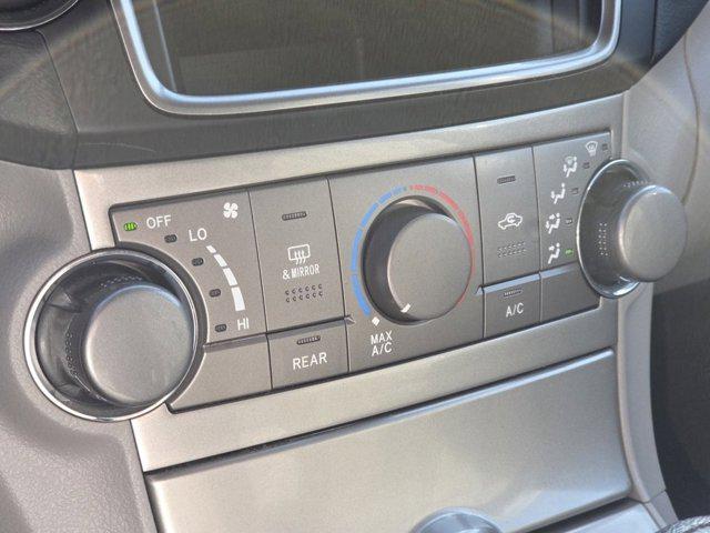 used 2013 Toyota Highlander car, priced at $12,994