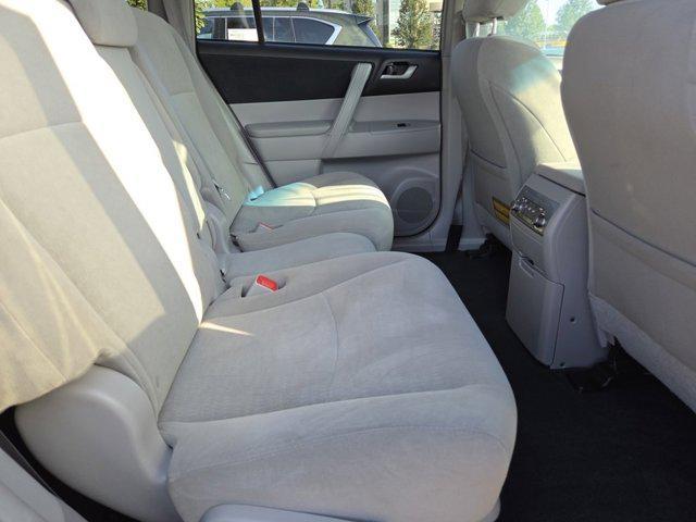 used 2013 Toyota Highlander car, priced at $12,994