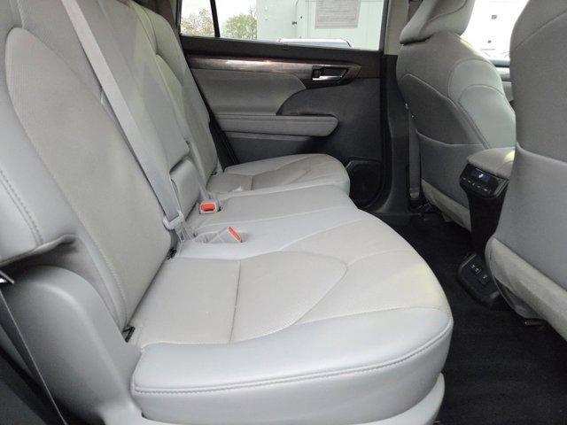 used 2021 Toyota Highlander car, priced at $32,427