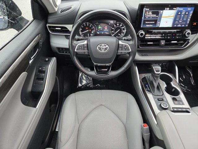 used 2021 Toyota Highlander car, priced at $32,427