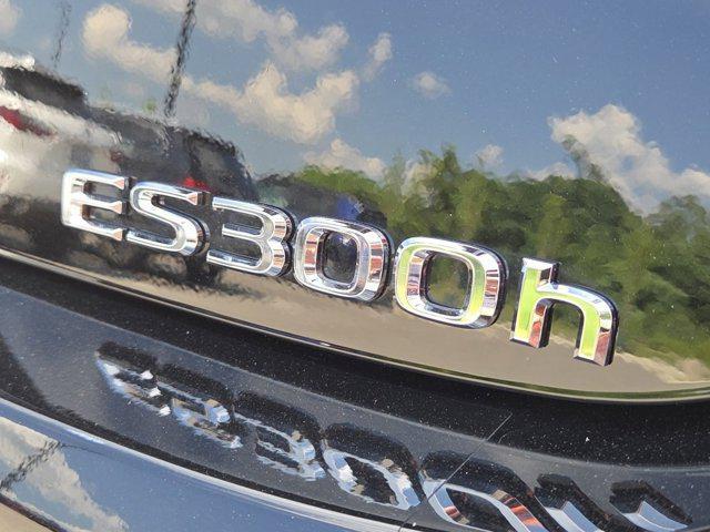 new 2025 Lexus ES 300h car, priced at $50,165