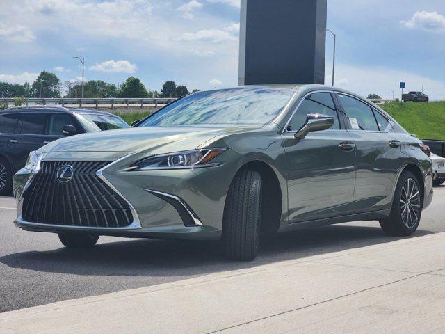 new 2025 Lexus ES 300h car, priced at $50,534