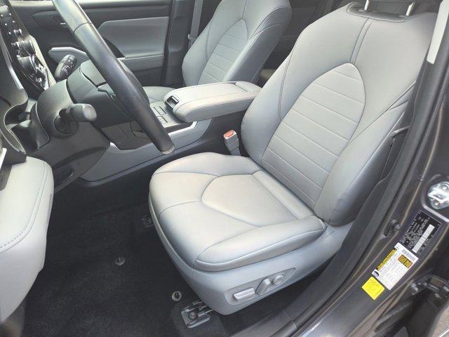 used 2021 Toyota Highlander car, priced at $35,062