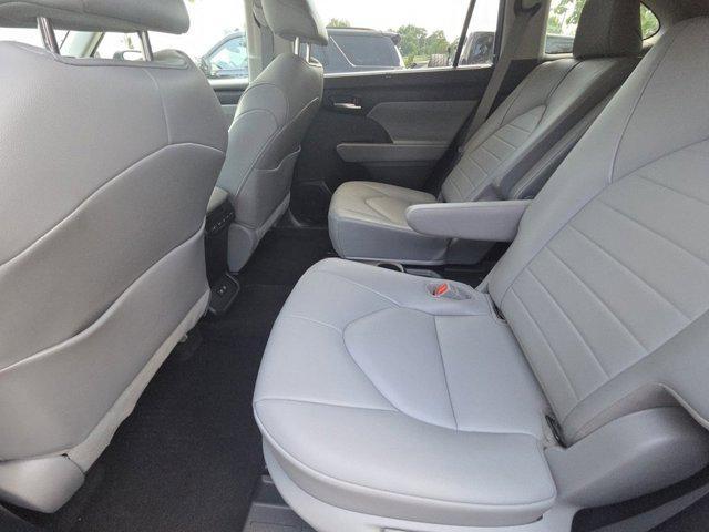 used 2021 Toyota Highlander car, priced at $35,062