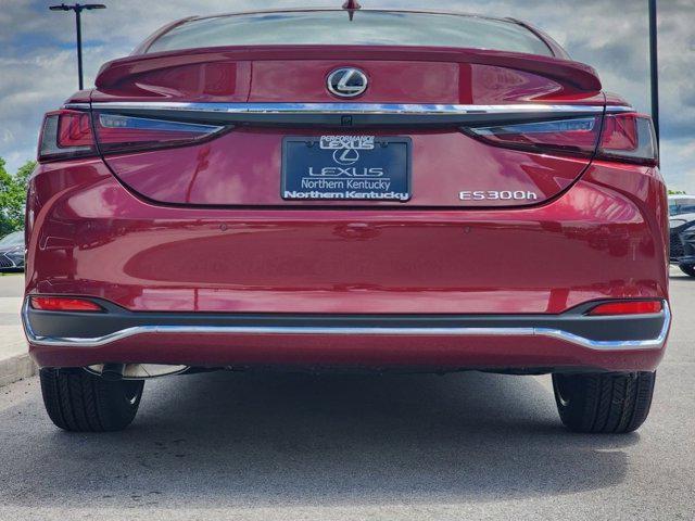 new 2025 Lexus ES 300h car, priced at $53,269