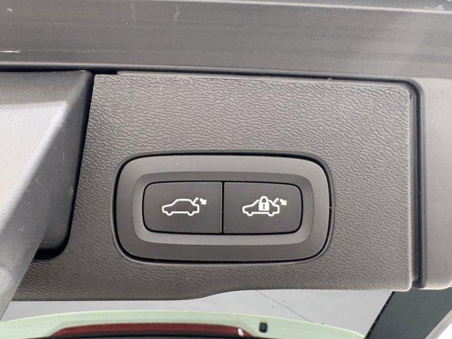 used 2022 Volvo XC60 car, priced at $20,888