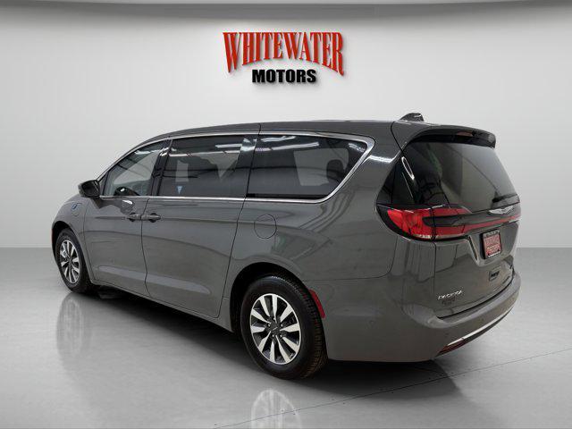 used 2022 Chrysler Pacifica Hybrid car, priced at $26,995