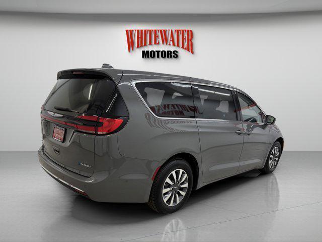 used 2022 Chrysler Pacifica Hybrid car, priced at $26,995