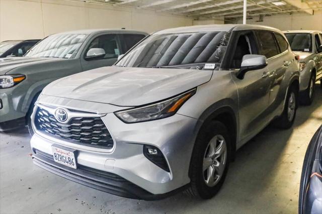 used 2022 Toyota Highlander car, priced at $31,399