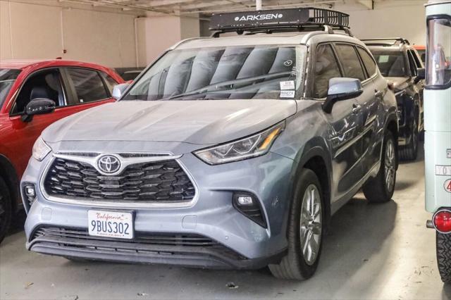 used 2022 Toyota Highlander car, priced at $40,498