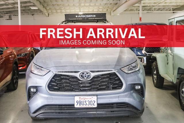 used 2022 Toyota Highlander car, priced at $40,498