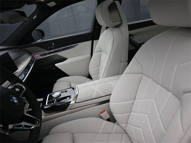 new 2025 BMW 760 car, priced at $131,730