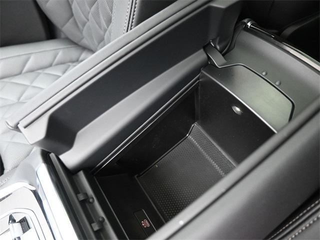 new 2026 BMW X7 car, priced at $92,875