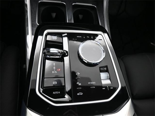 new 2025 BMW 760 car, priced at $145,450