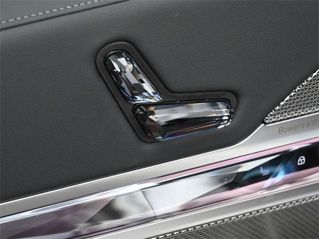 new 2025 BMW 760 car, priced at $127,475