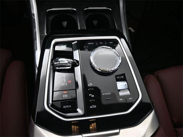 new 2025 BMW 760 car, priced at $127,475