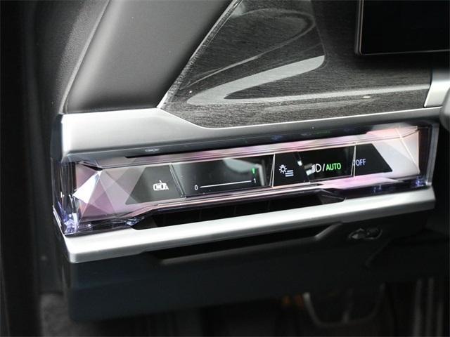 new 2025 BMW 740 car, priced at $122,095