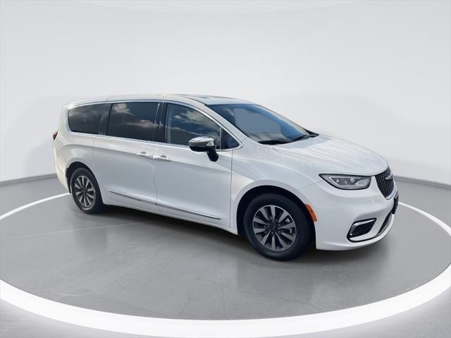 used 2023 Chrysler Pacifica Hybrid car, priced at $33,692