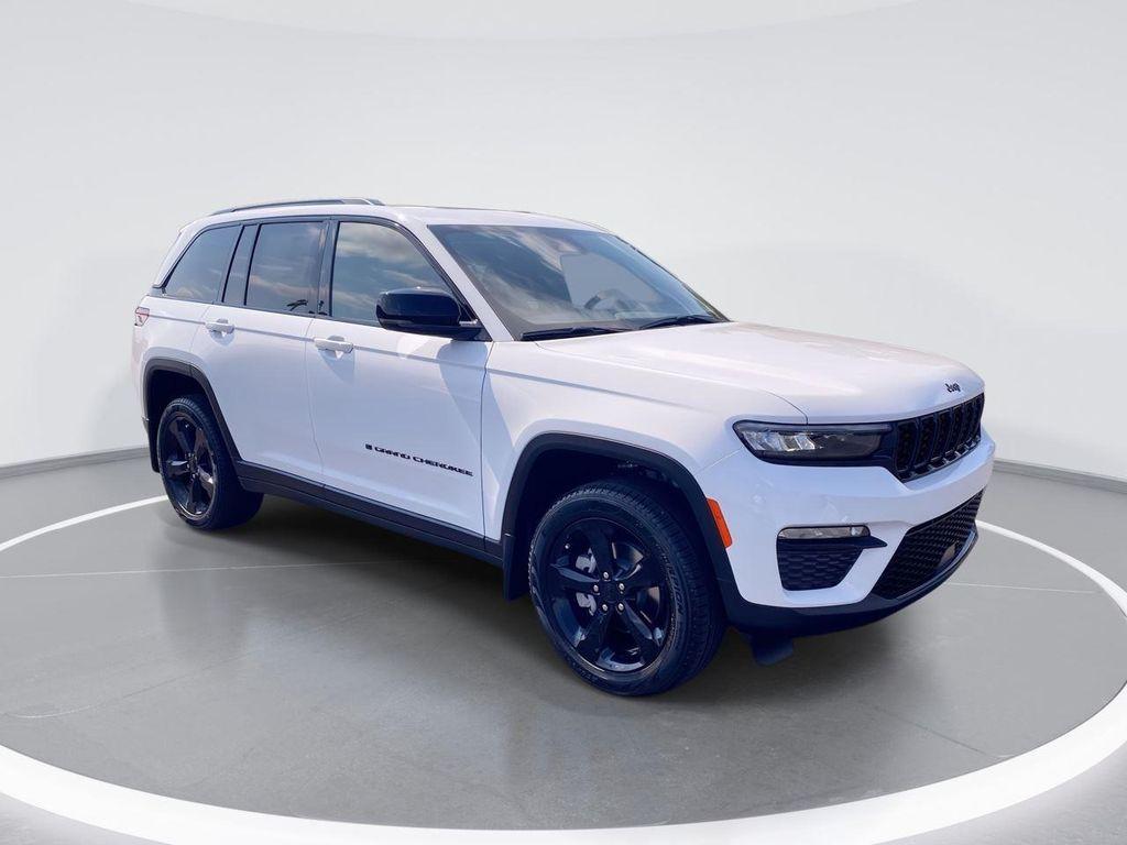 new 2025 Jeep Grand Cherokee car, priced at $47,445
