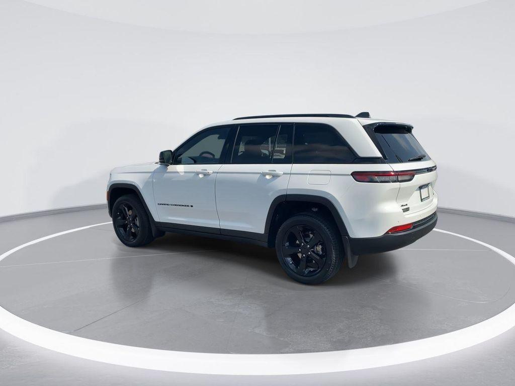 new 2025 Jeep Grand Cherokee car, priced at $47,445