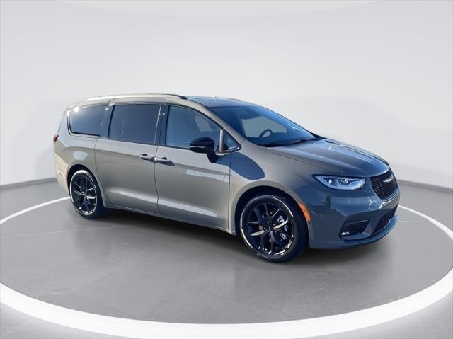 new 2025 Chrysler Pacifica car