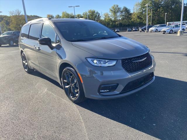 new 2025 Chrysler Pacifica car