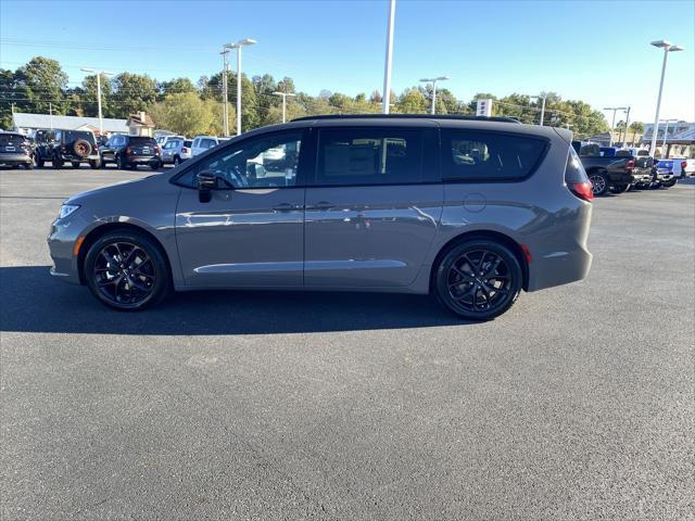 new 2025 Chrysler Pacifica car