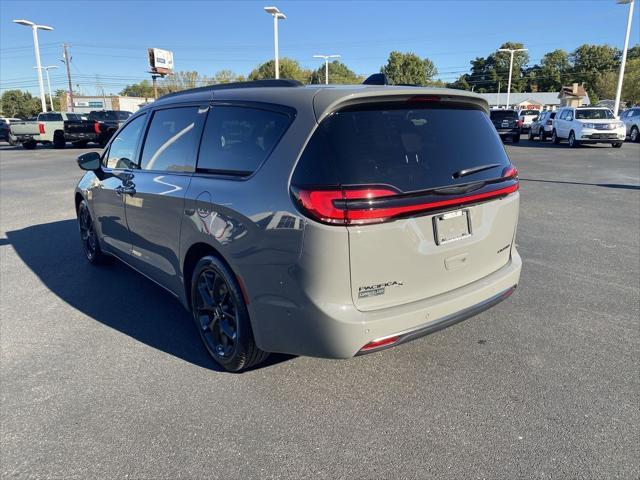 new 2025 Chrysler Pacifica car