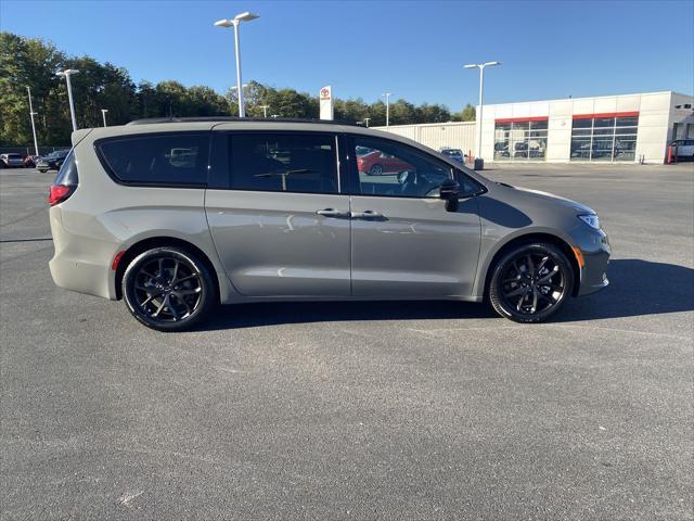 new 2025 Chrysler Pacifica car