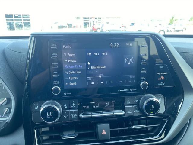 used 2022 Toyota Highlander car, priced at $39,995