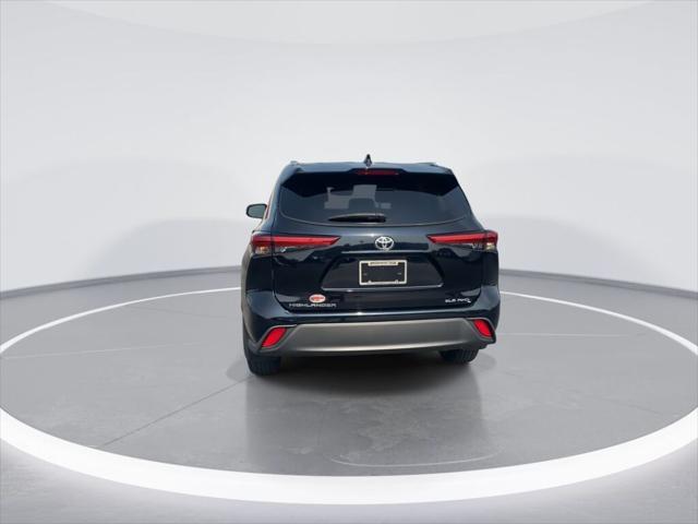 used 2022 Toyota Highlander car, priced at $39,995