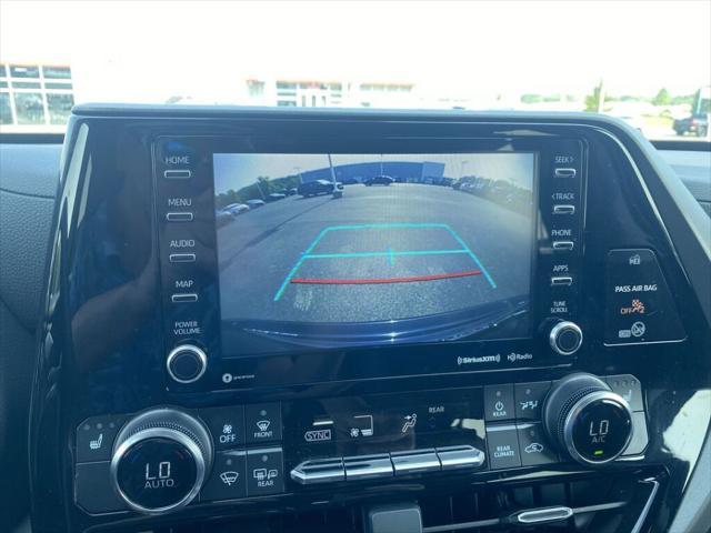 used 2022 Toyota Highlander car, priced at $39,995