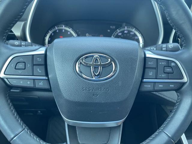 used 2022 Toyota Highlander car, priced at $39,995