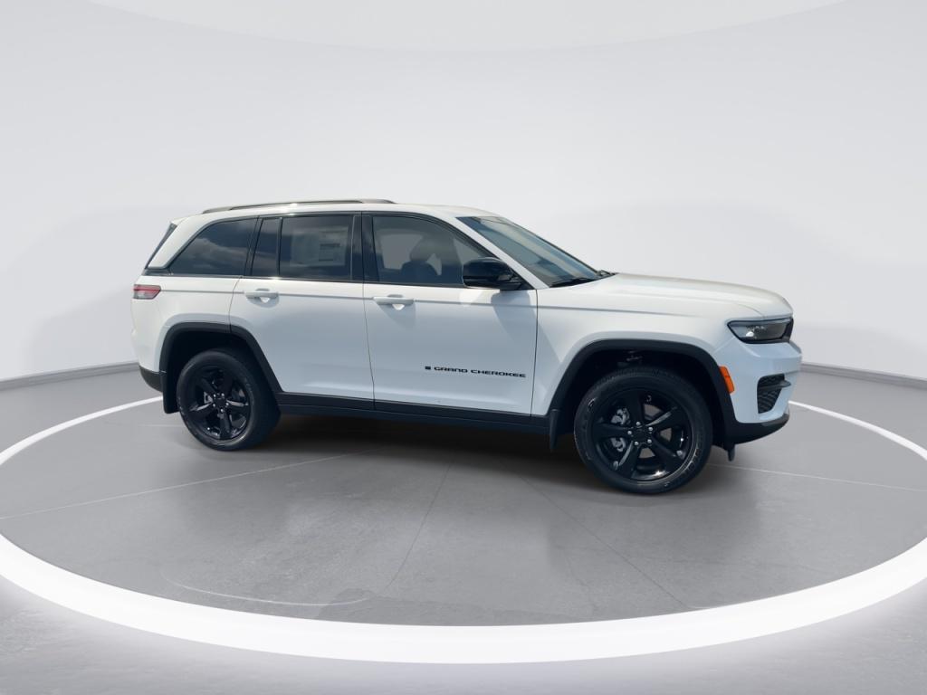 new 2025 Jeep Grand Cherokee car, priced at $42,950
