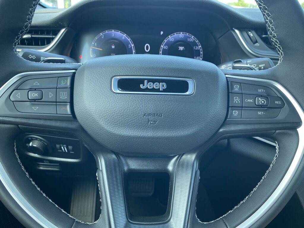 new 2025 Jeep Grand Cherokee car, priced at $42,950