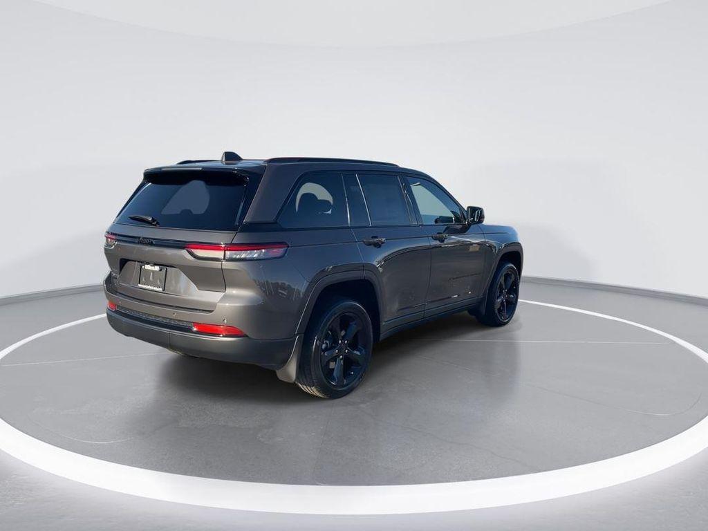 new 2025 Jeep Grand Cherokee car, priced at $45,711