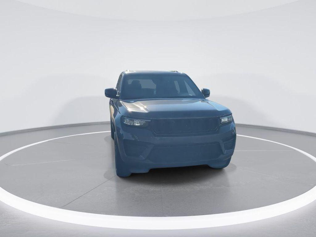 new 2025 Jeep Grand Cherokee car, priced at $45,711