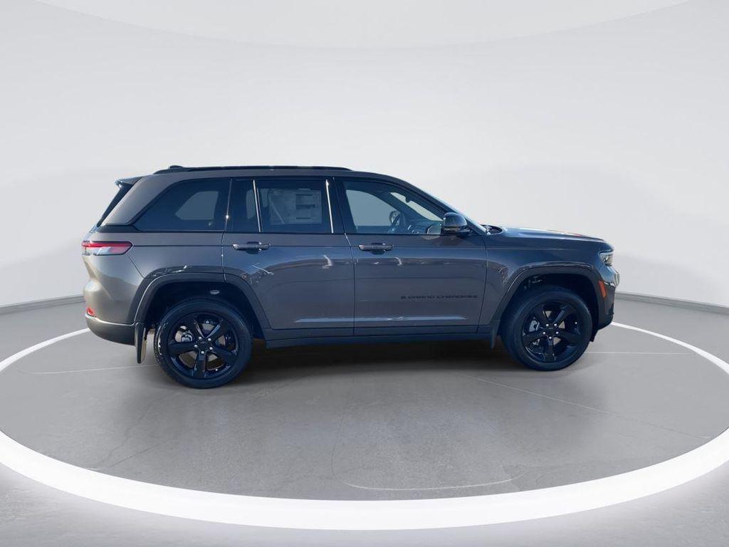 new 2025 Jeep Grand Cherokee car, priced at $45,711