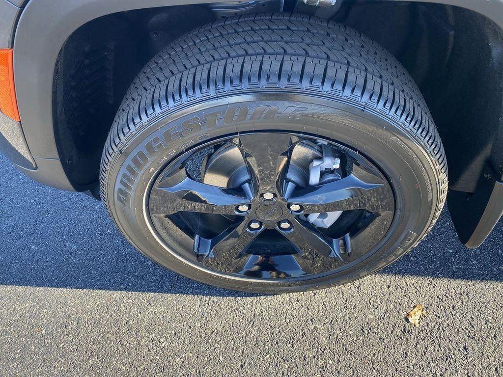 new 2025 Jeep Grand Cherokee car, priced at $45,711