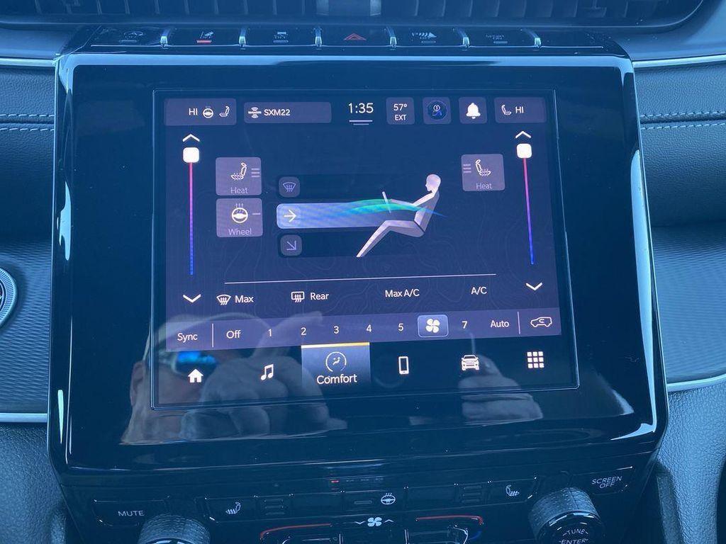 new 2025 Jeep Grand Cherokee car, priced at $45,711