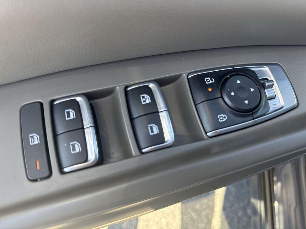 used 2025 Kia Carnival car, priced at $35,868