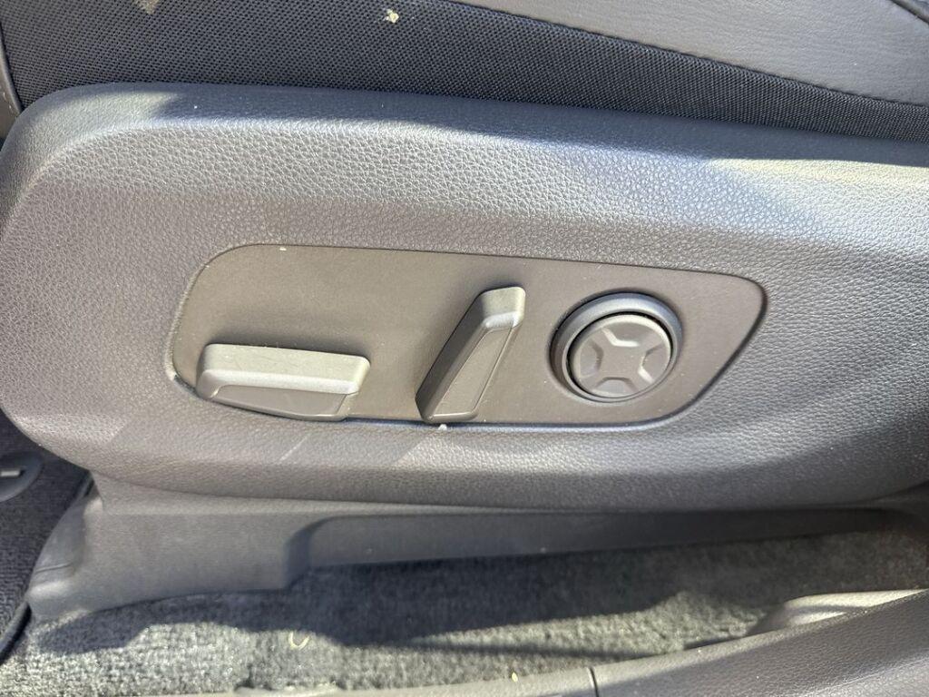 used 2025 Kia Carnival car, priced at $35,868