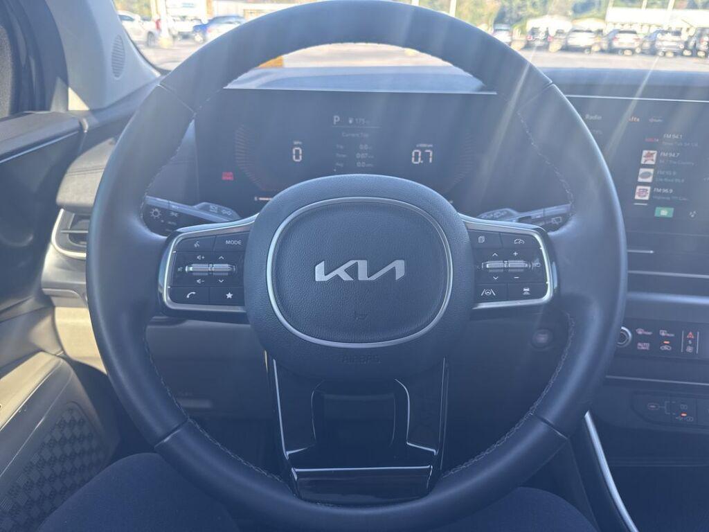 used 2025 Kia Carnival car, priced at $35,868