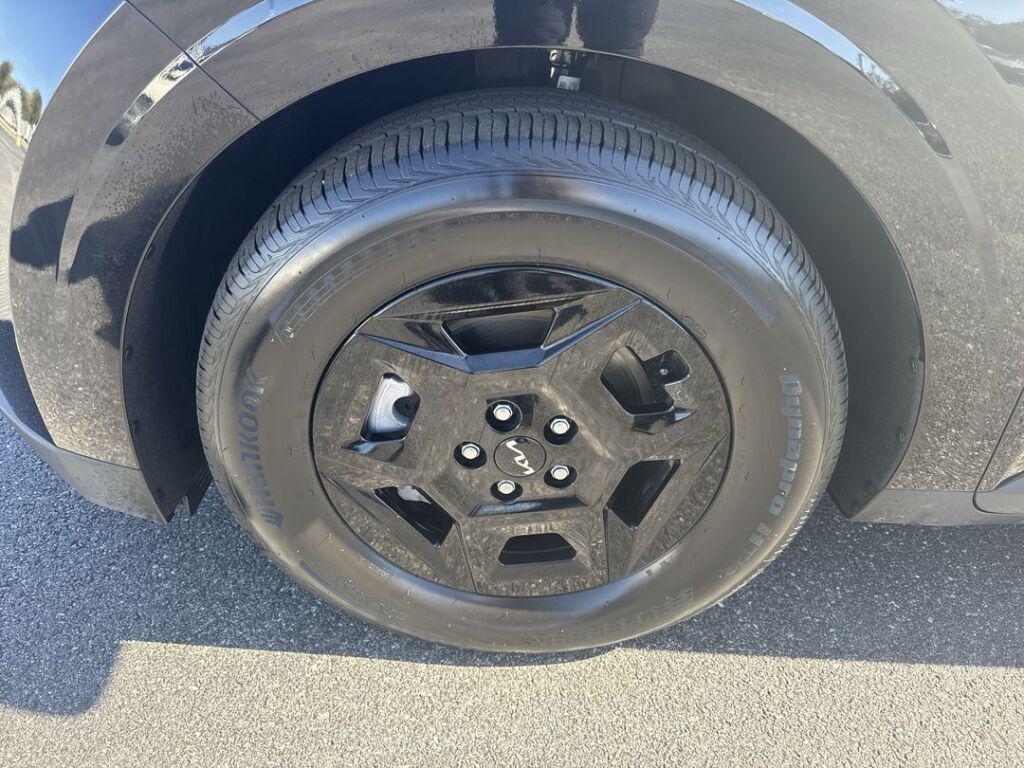 used 2025 Kia Carnival car, priced at $35,868