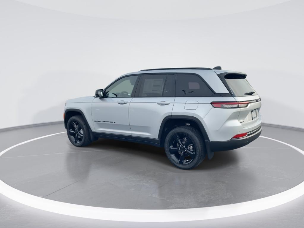 new 2025 Jeep Grand Cherokee car, priced at $43,800