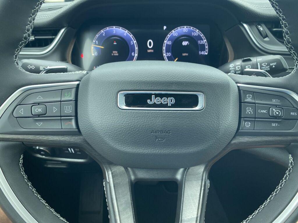 new 2025 Jeep Grand Cherokee car, priced at $48,981